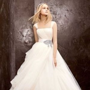 Vera Wang Wedding Gown - Tags still on!